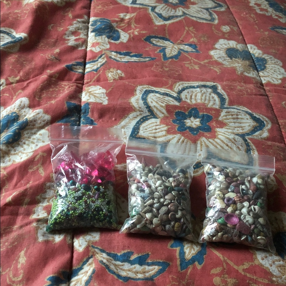 Small Pets Foraging Mix with Pink and Green Accents